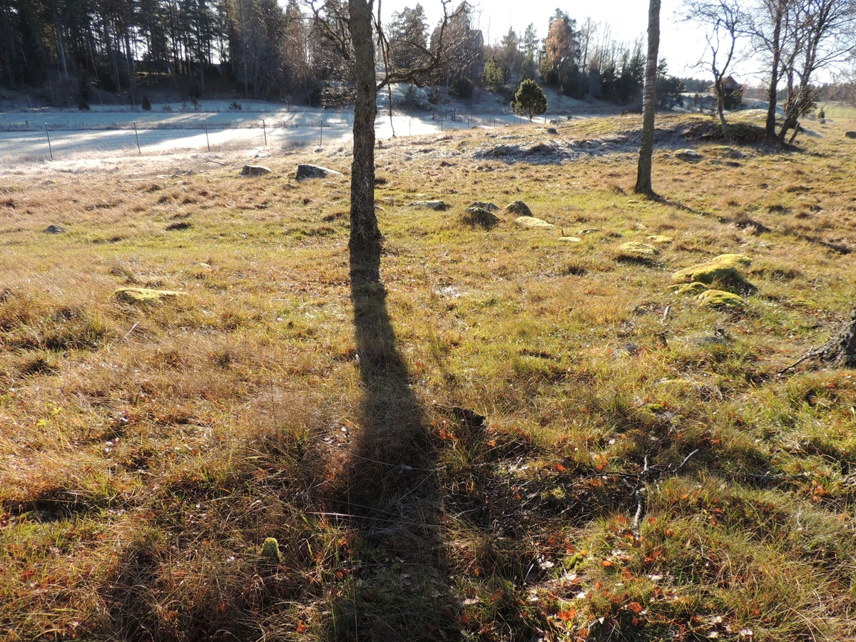 Arkeologisk utredning, objekt 3, stensträng, Molnby, Vallentuna socken, Uppland 2017