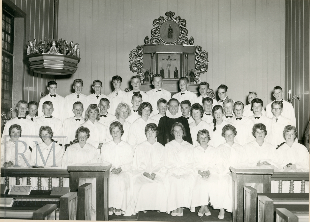 Konfirmasjon i Nes kirke 1960, konfirmanter og prest