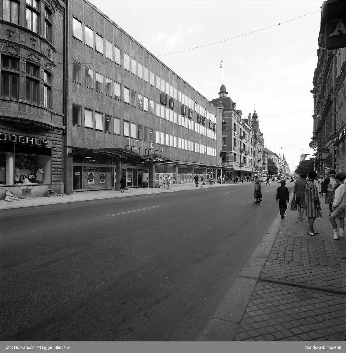 Exteriörbilder på det nybyggda Tempohusets fasad mot Storgatan. Det nya varuhuset ska invigas till hösten 1966.
