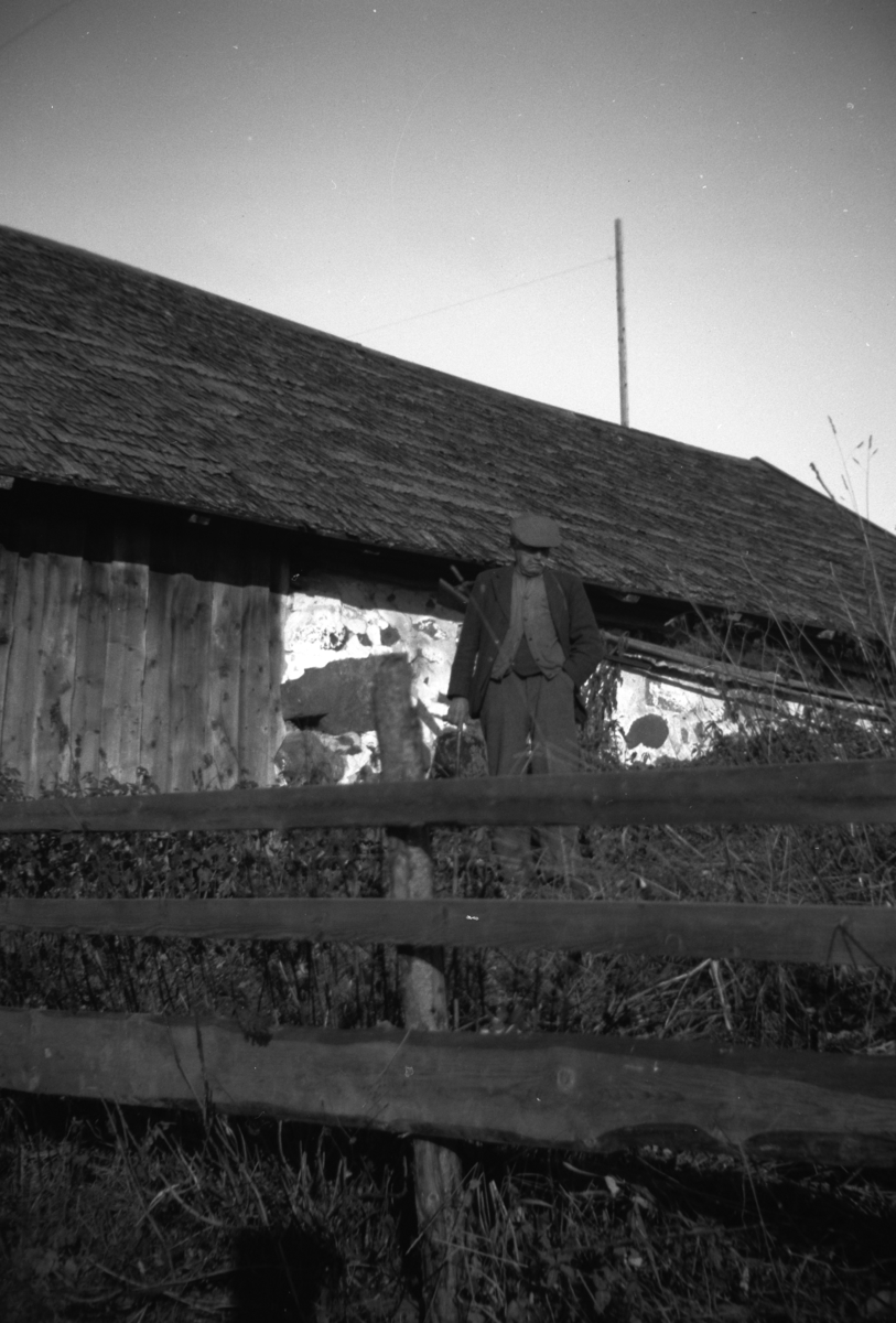 Gardbruker, Søren Åstad, Åstad gard. Gnr. 365, bnr. 1-9. - Anno