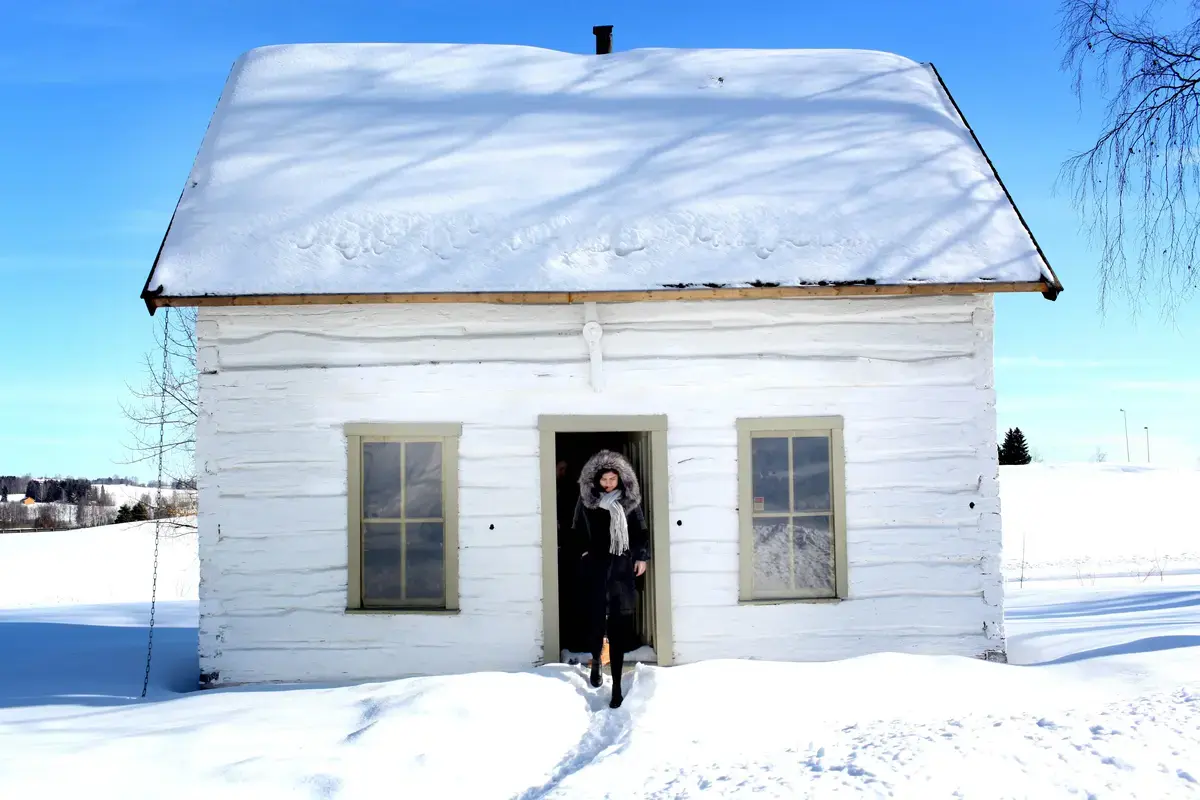 Kindredhuset sett fra forsiden dekket av snø
