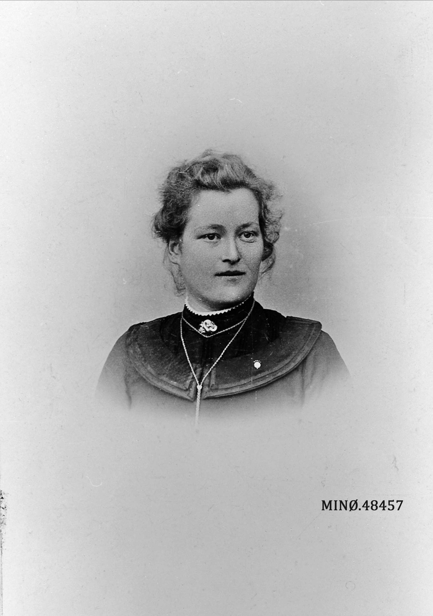 Portrett av ung kvinne. Sigrid Lien, f. 1884