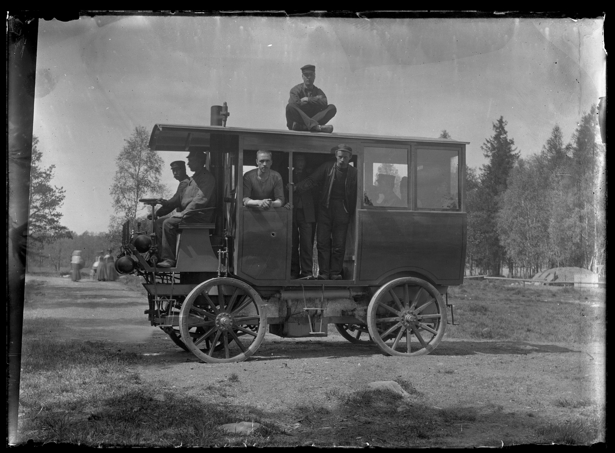Ångbuss tillverkad i början av 1900-talet