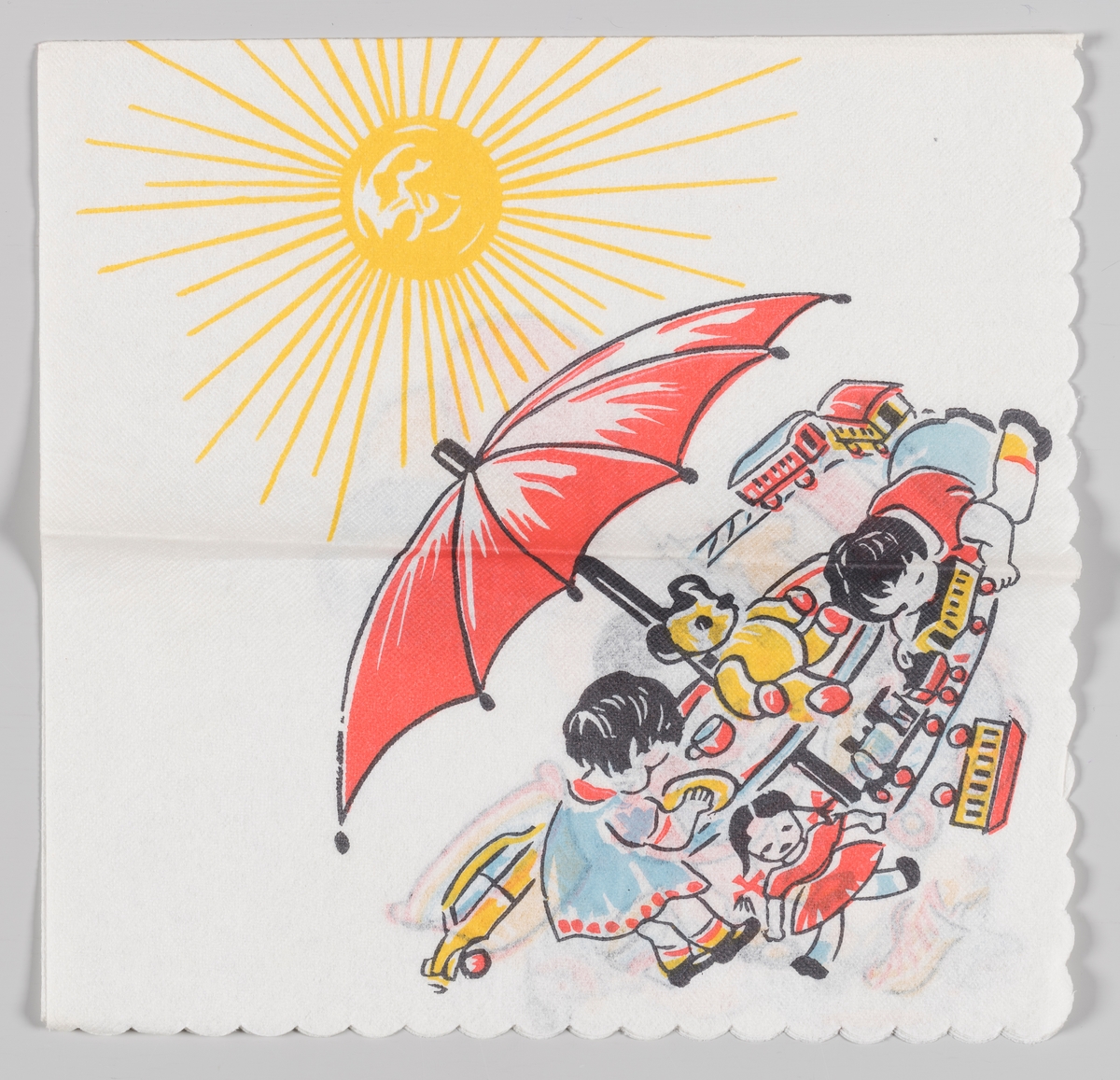 En gutt og en jente leker med masse forskjellig leketøy under en parasol med en strålende sol i bakgrunnen.