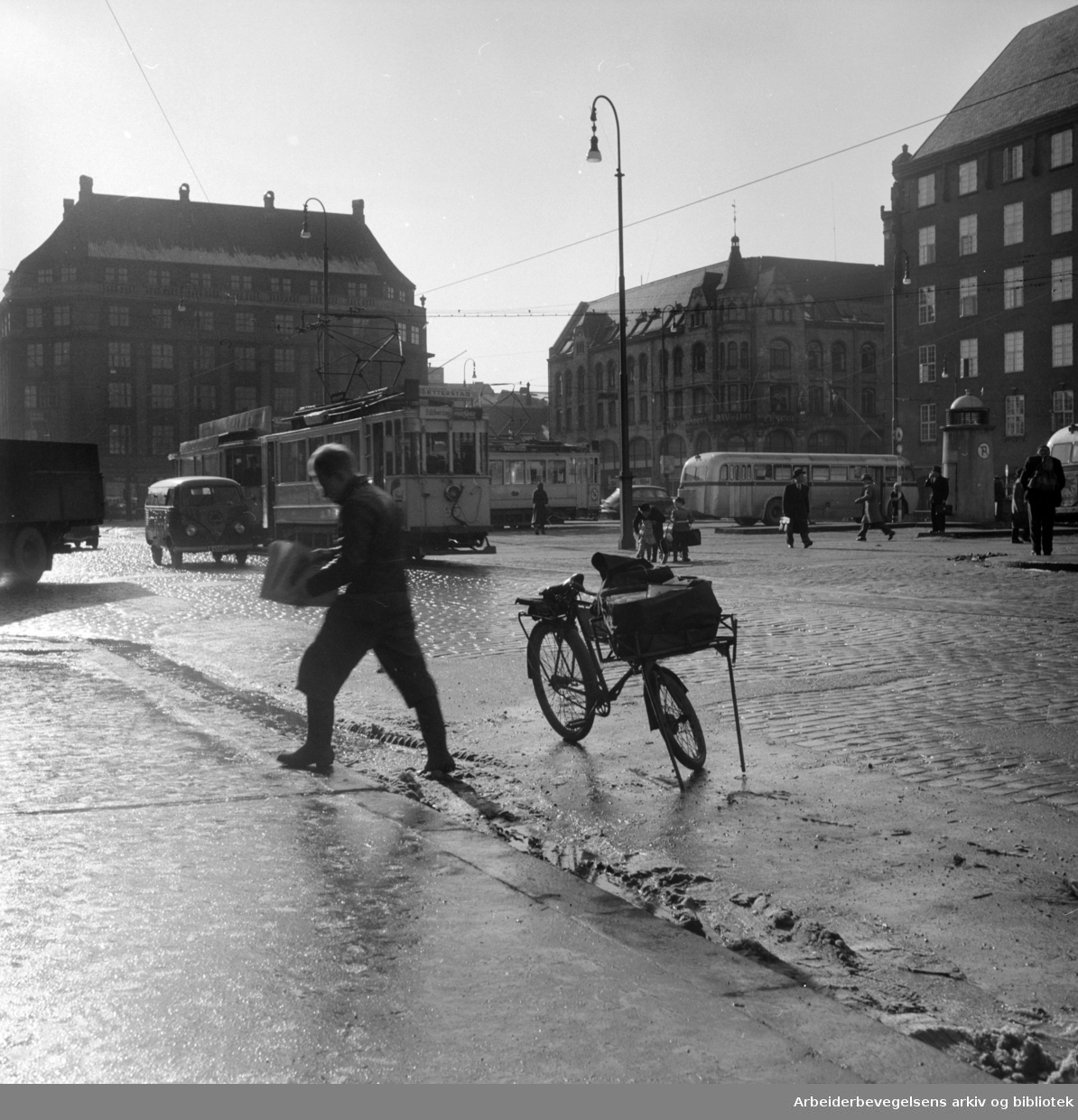 Jernbanetorget. Mars 1955