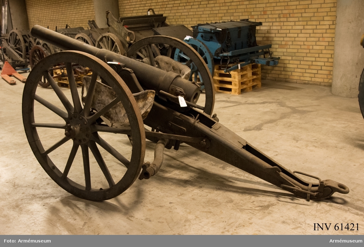 Grupp F I. 
Eldrör till 8,7 cm kanon, Krupp, med mekanism och tätring. 
Tnr 1. Tillverkad 1875.