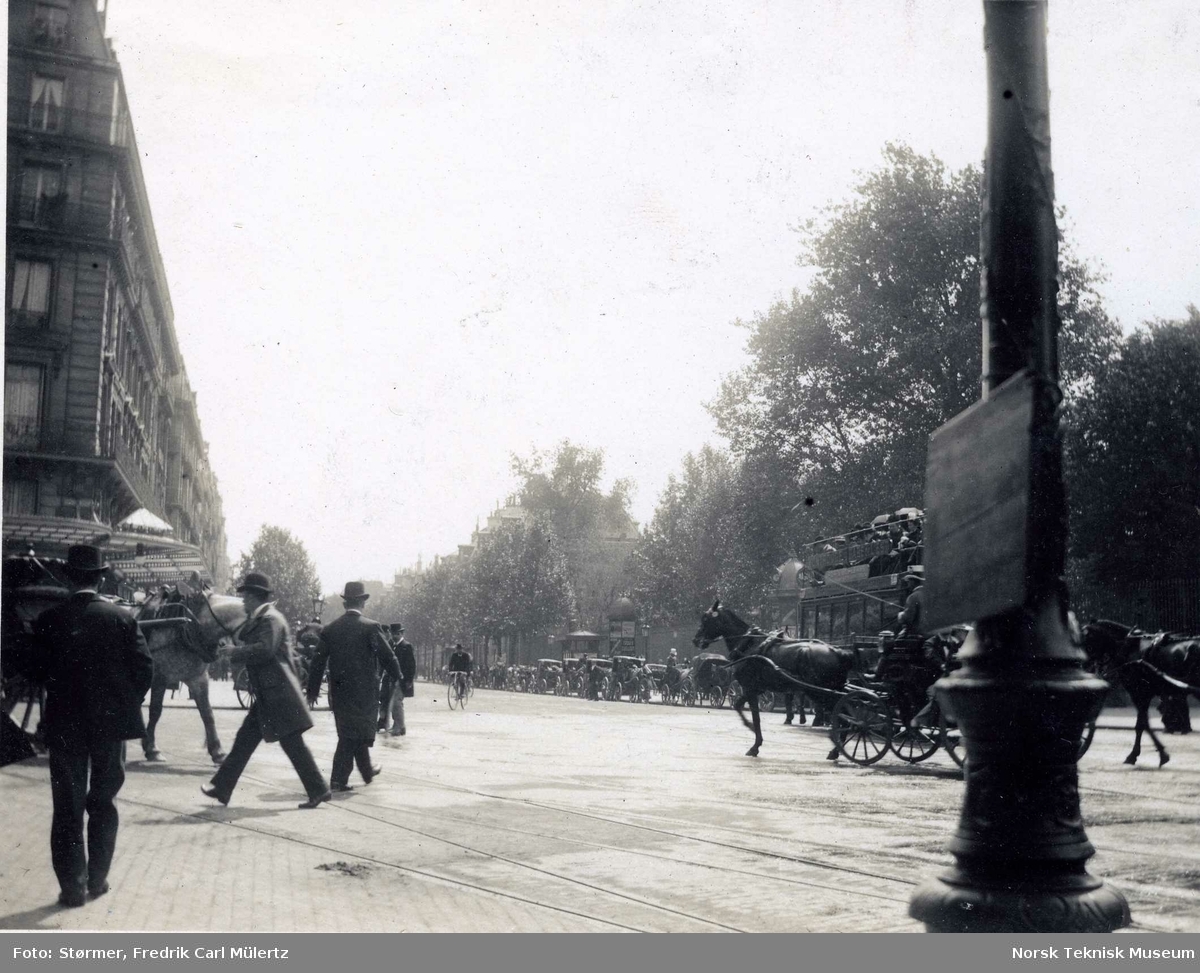 Gateparti, Boulevard St. Michel, Paris 1899-1900