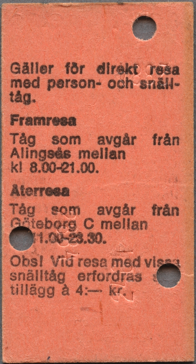Edmonsonsk biljett av brunrosa kartong med tryckt text i svart:
"SJ Rabatt
Fram och Åter
Alingsås - Göteborg C 
Gäller endast avstämplingsdagen med vissa tåg.
14,60 2". 
Biljetten har datumet 10.3. 1972 präglat högst upp samt tre hål efter biljettång, varav två har stansats vid F och Å, vilka står med en cirkel runt bokstäverna. När biljettången användes blev också "2464" och "2884" präglat på baksidan intill hålen. Biljettnumret "12745" står i nederkant. På baksidan finns regler/bestämmelser för biljetten. Det finns tre dubbletter med annat datum, "1971", bijettnummer, pris samt präglad text på baksidorna. I övrigt identiska med originalet.