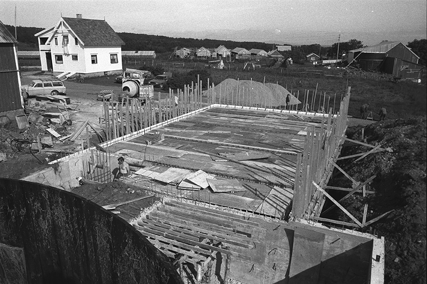 Bygging av nytt fjøs på Bessebostad.