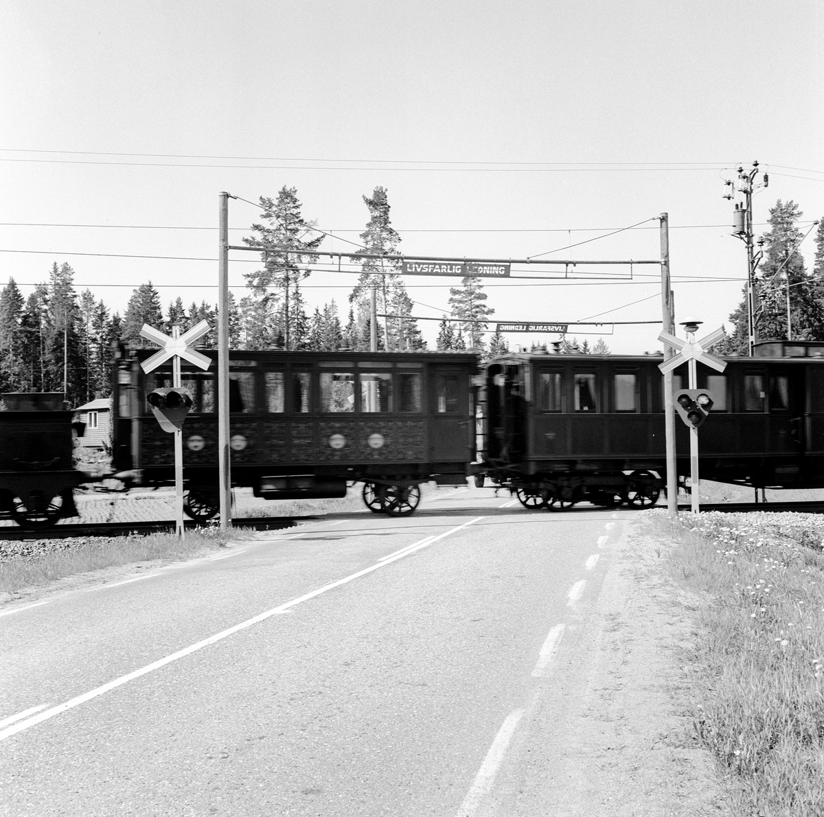 Järnvägsmuseet flyttar från Stockholm till Gävle. SJ 5 Kunglig audiensvagn, SJ 1862 Drottning Sofias salongsvagn mellan Uppsala och Gävle