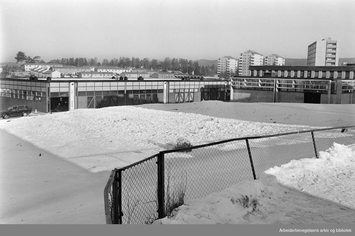 Bøler. Her, bak Bøler Samfunnshus skal Bøler svømmehall ligge. Februar 1976