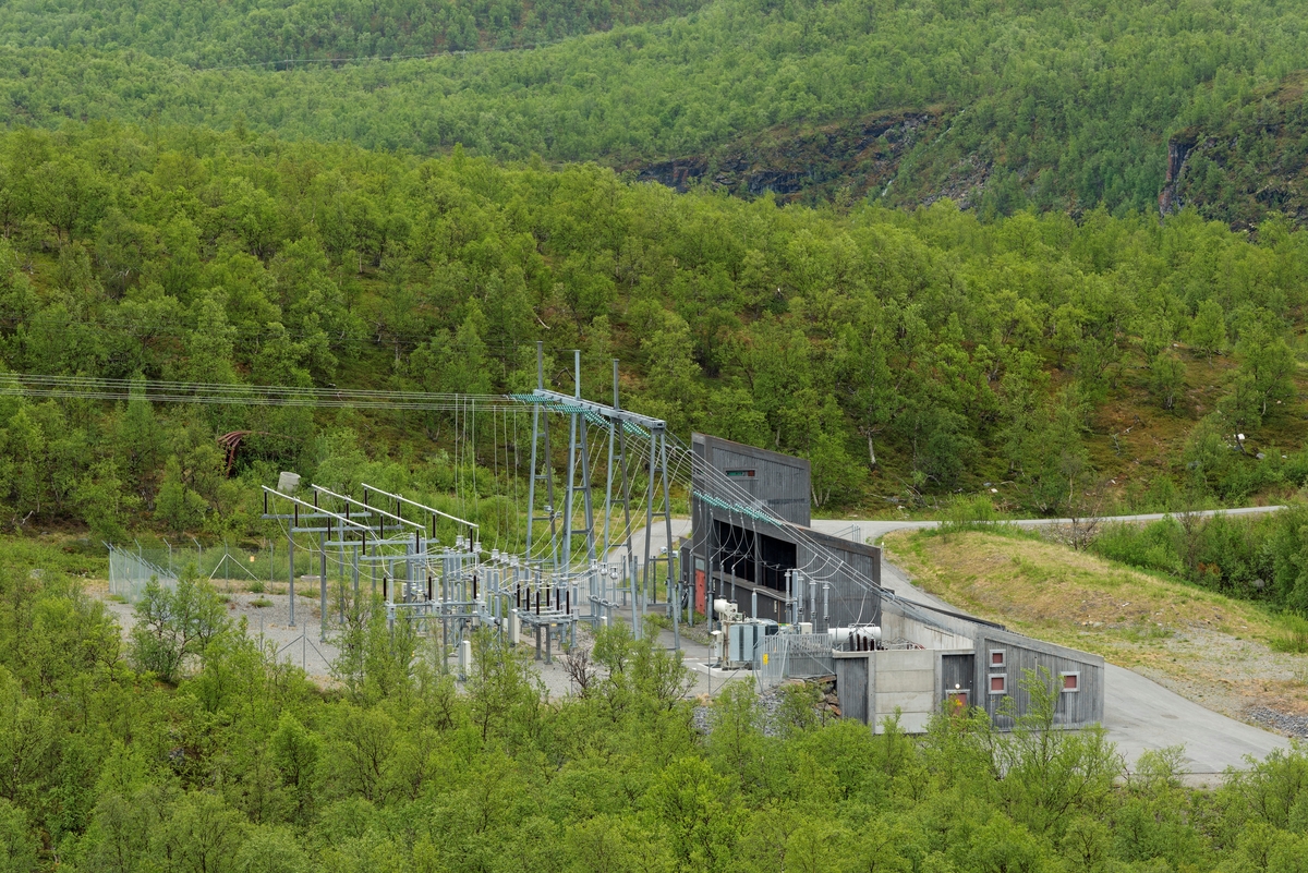 Sautso transformatorstasjon, hvor kraften fra Alta kraftverk sendes ut på luftnettet til Lakselv og Kautokeino. Kraftoverføring.