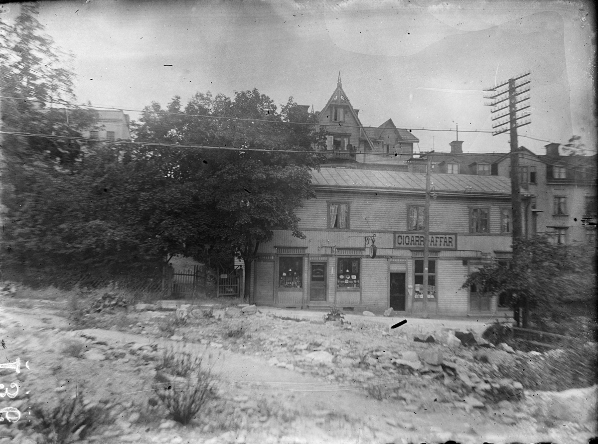 Stadsbebyggelse med cigarraffär 1919