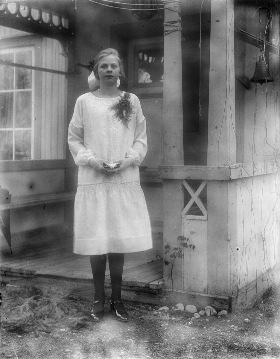 Konfirmanden Margit Melander, Frösthult, Uppland 1926