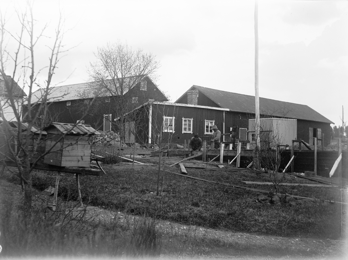 "Arbete för grundläggning till nya Sörgården", Sävasta, Altuna socken, Uppland 1922