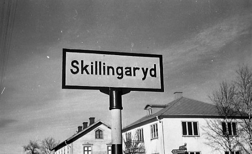 Skylt "Skillingaryd".