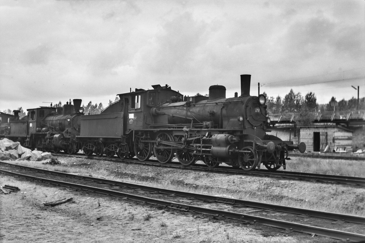 Hensatt damplokomotiv type 27a nr. 297 på Grorud verksted.