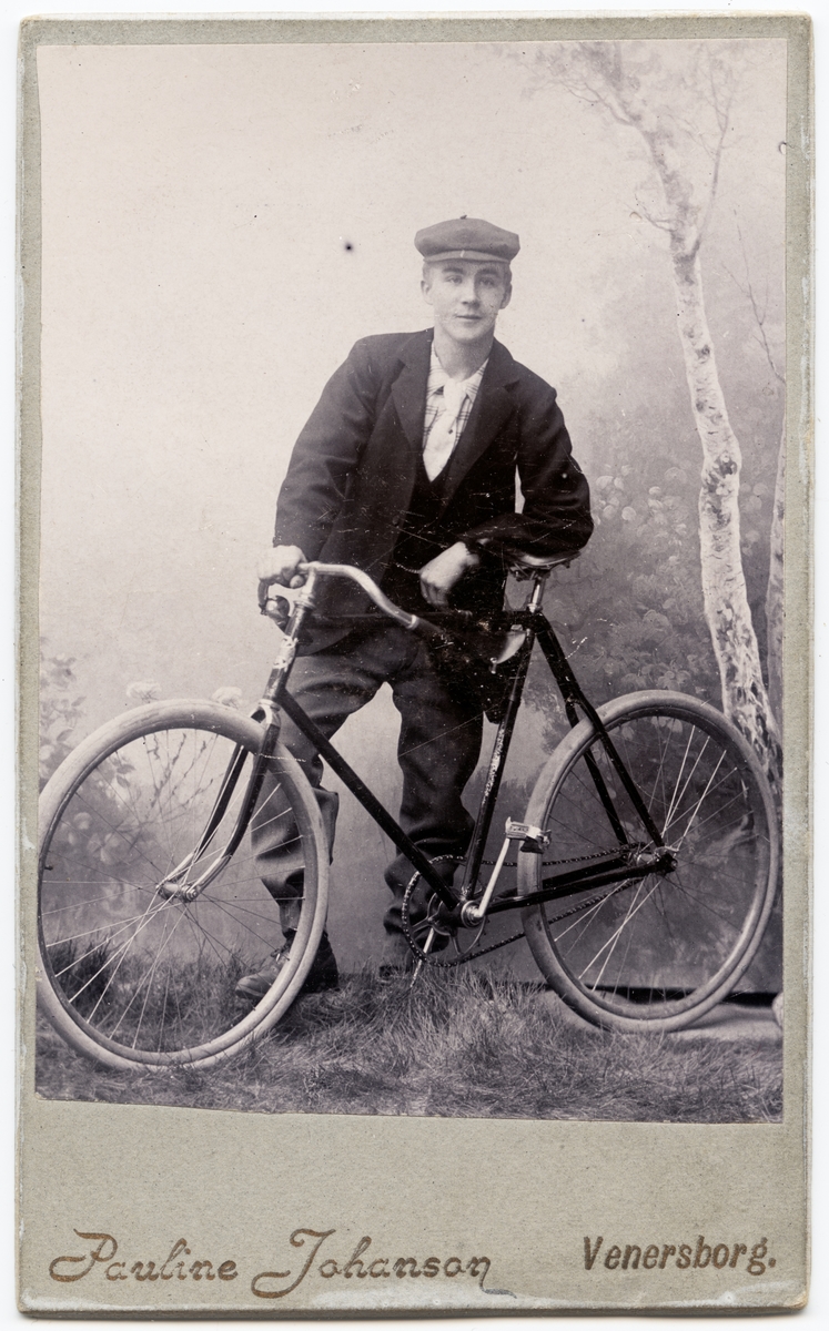 Porträtt, man med cykel