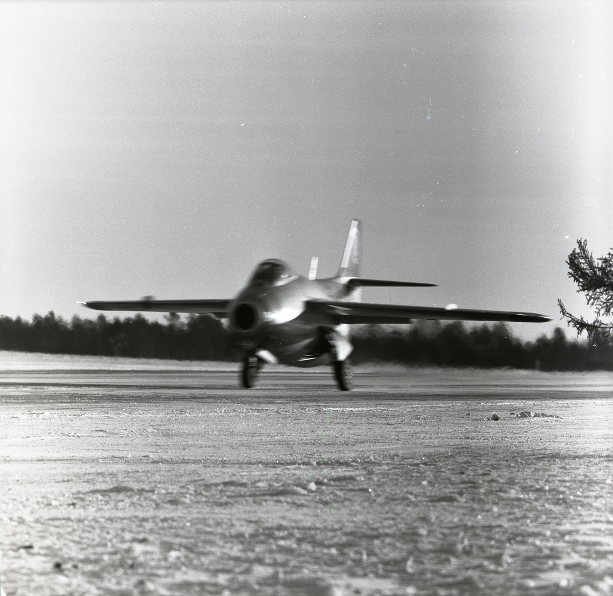Start med flygplan av modellen J29 Tunnan i Söderhamn den 17 & 18 januari 1957.