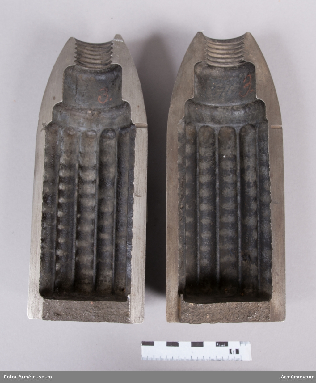 Grupp F II.
9 cm granatkartesch i två halvor. För 250 stycken blykulor till 9 cm (3") försökskanon. Enligt ritning den 27/6 1876.
1875-76 års skjutförsök.