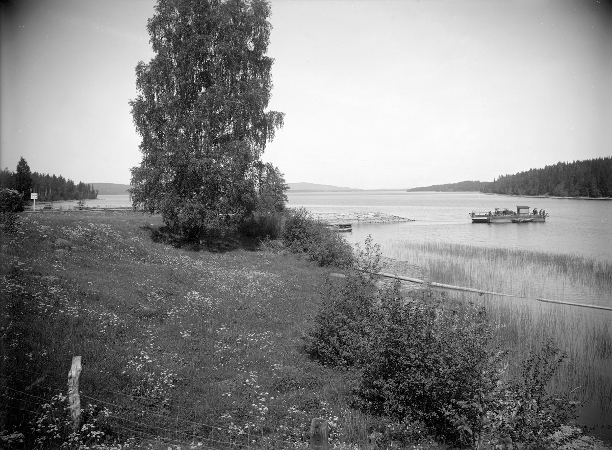 Färjestället vid sjön Torrvarpen på väggen mellan Grythyttan och Loka Brunn.
Beställningsnr: GN-1233.
Örebro Läns Bildgalleri nr: 86A.