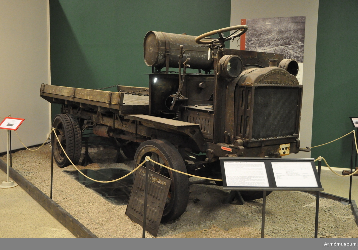 Grupp F. VI b.
4-hjulsdriven "lastbil" märkt "Stockholms Tygstation" 1920-talet.

