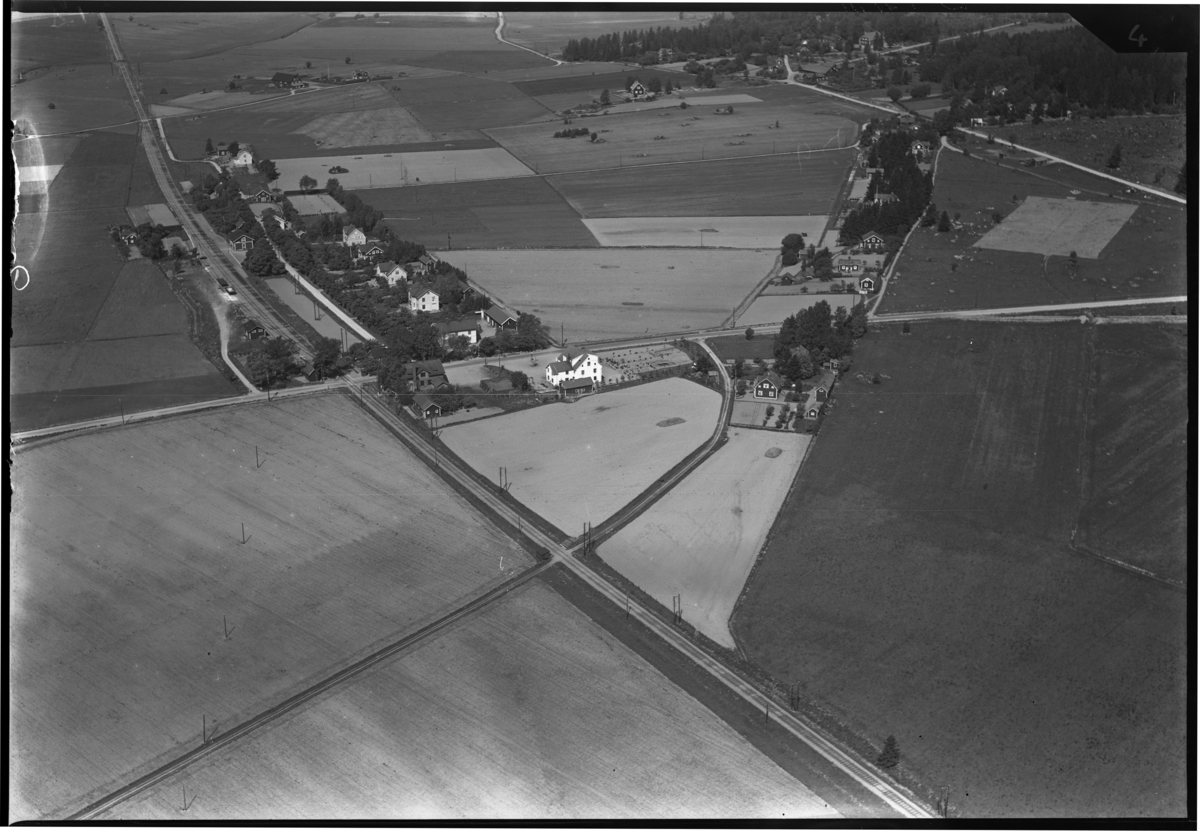 Flygfoto över Tortuna, Västerås - Västmanlands läns museum / DigitaltMuseum