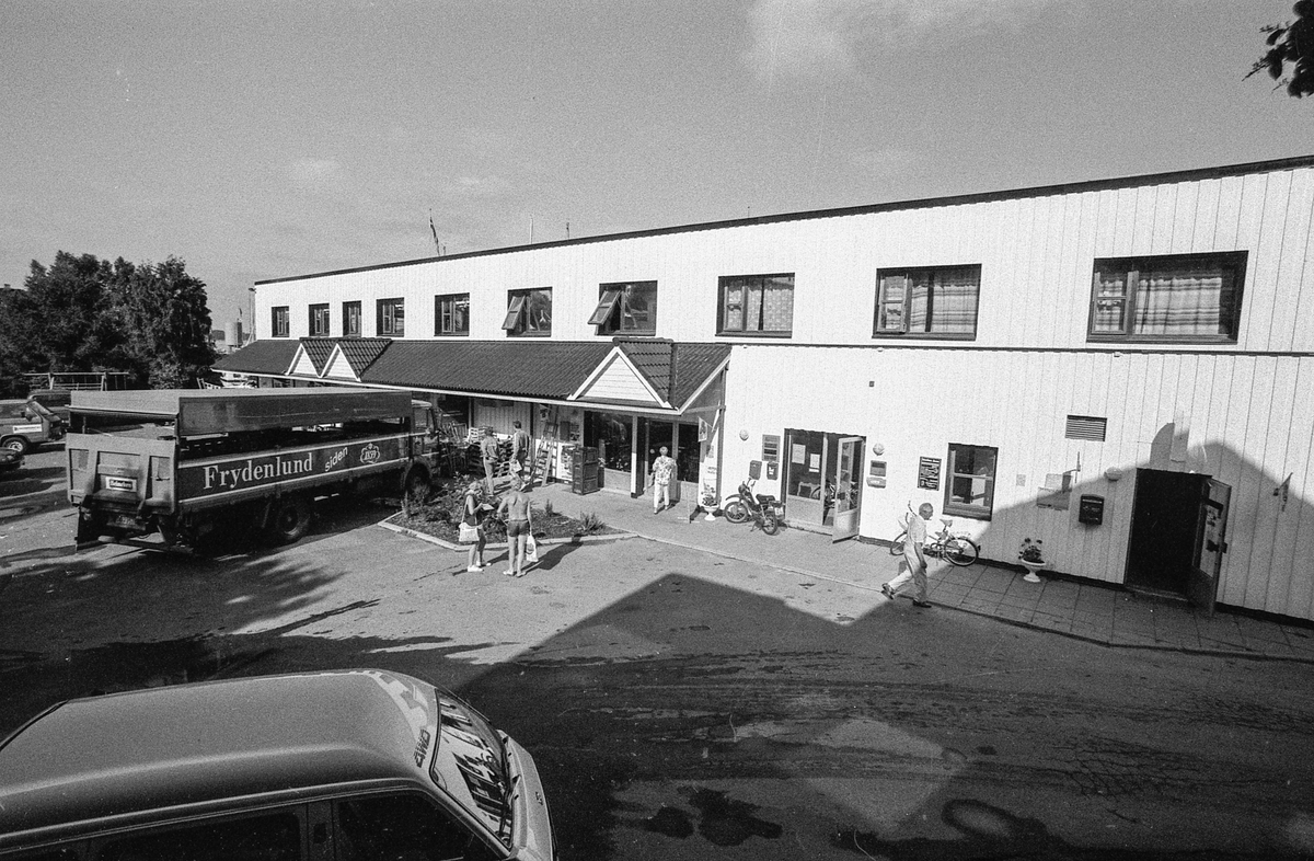 Harald Osvolds eiendommer i Son sentrum. Kiwi-butikken ved brygga i Son.