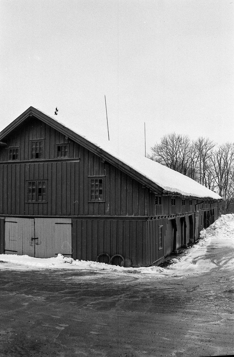 Vognskjulet ved det gamle posthuset i Ås.