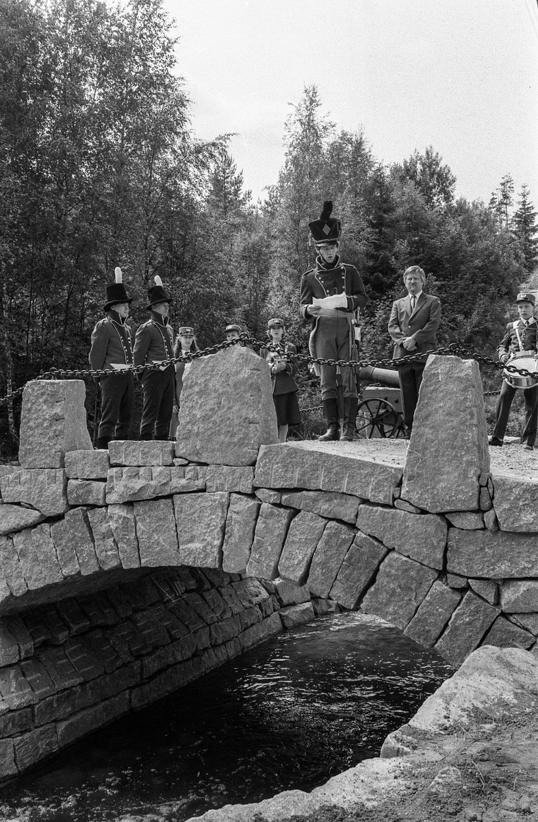 Åpningen av den nye steinvelvbroen over Dalsbekken, grenseskillet mellom Ski og Ås.