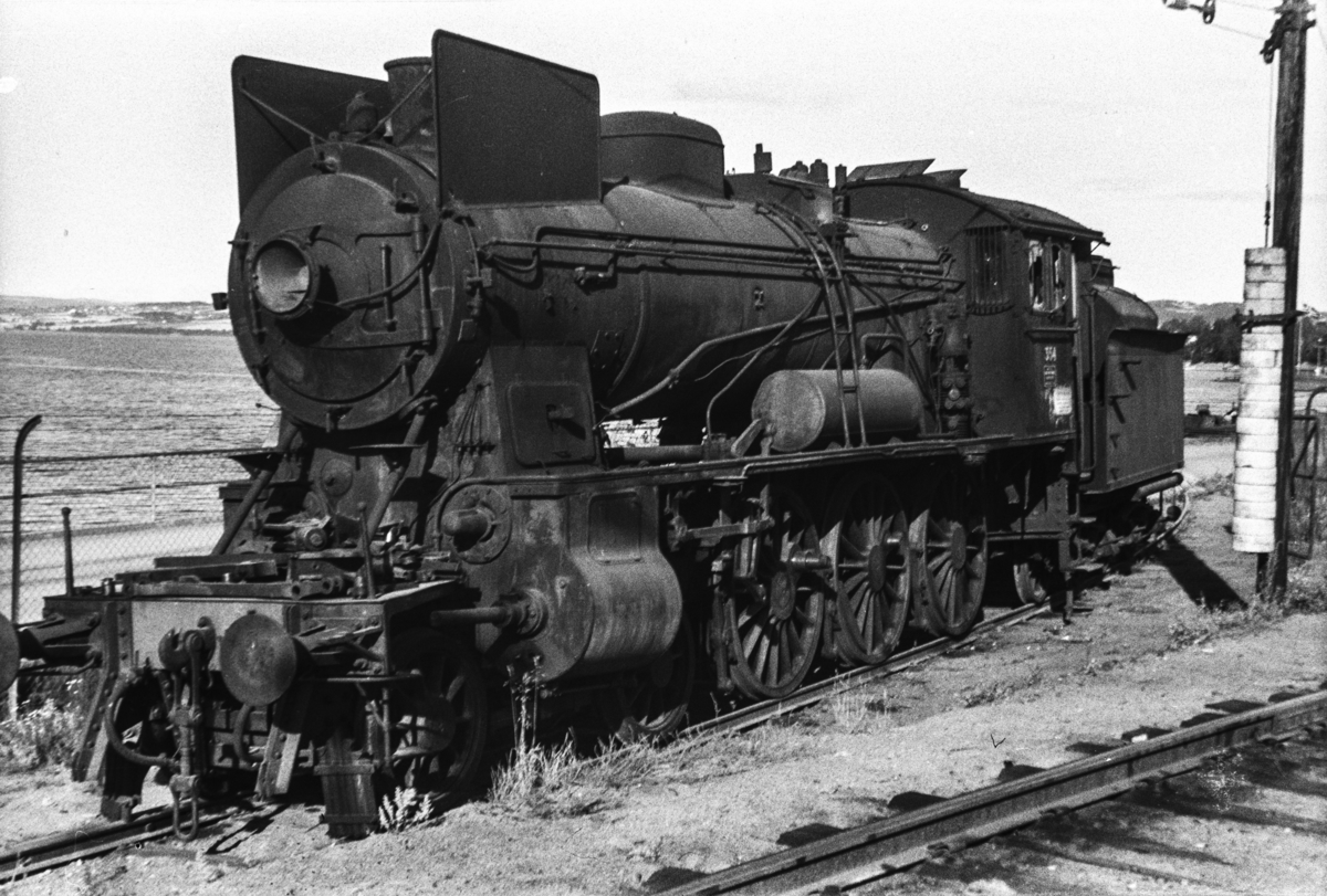 Utrangert damplokomotiv type 30b nr. 354 på Hamar stasjon.