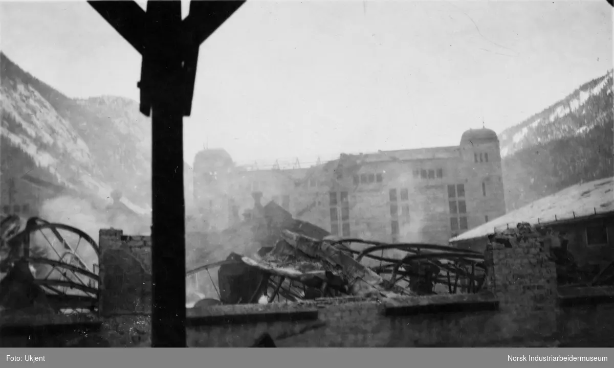 Ødeleggelser på Hydro mrådet etter bombing 16. november 1943