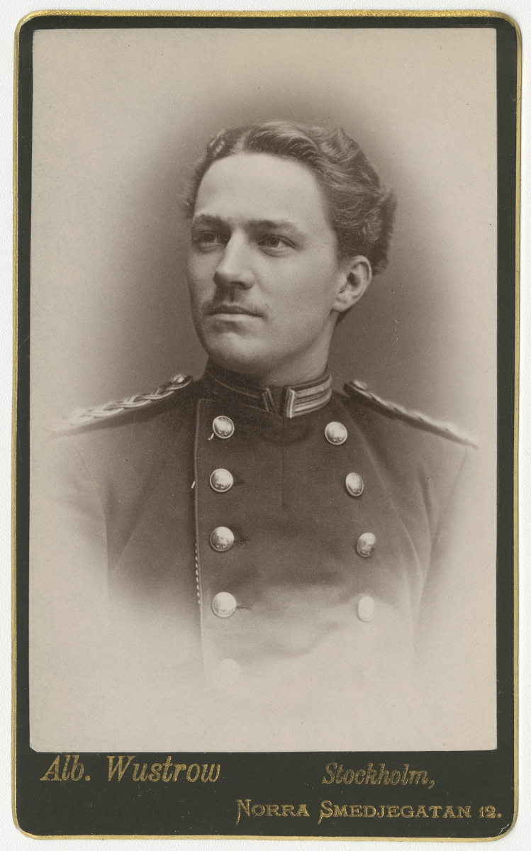Porträtt av Charles Daniel Tottie, officer vid Jönköpings regemente I 12.

Se även bild AMA.0009063.
