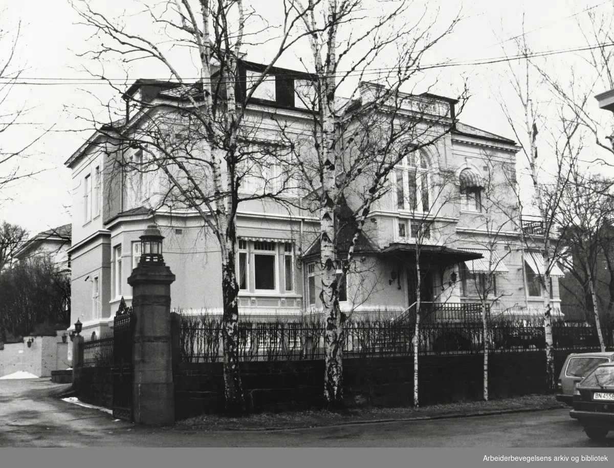 Drammensveien 88. Sør Afrikas konsulat. Desember 1989