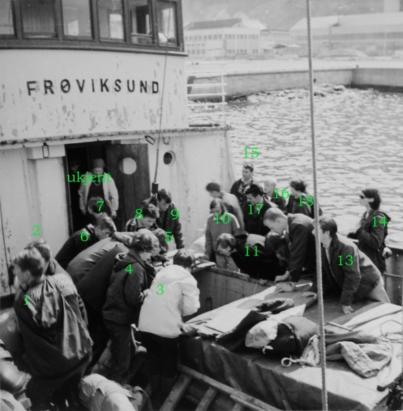 Båten M/S Frøviksund ved Jernbanekaia. Gymnaselever som skal på tur.
Tidligere melkerutebåt som gikk på Nesna-Nesnaøyene på 1960-tallet.