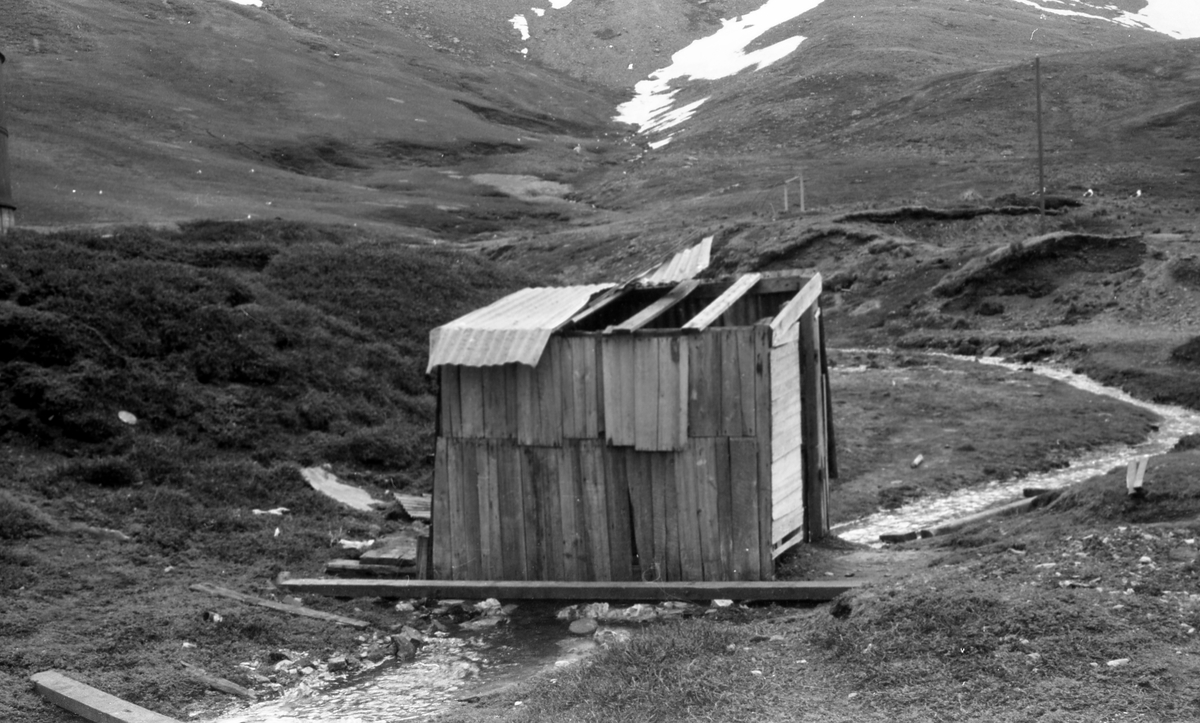 "Toilet" i Grytevika. Suderøy på vei til fangstfeltet.