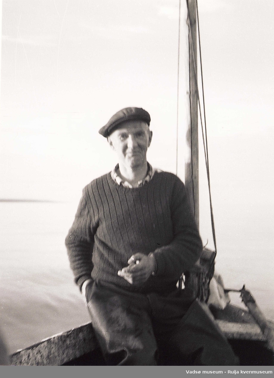 Felix Gallavara ombord i båten sin. Ca 1950-1960-tallet.