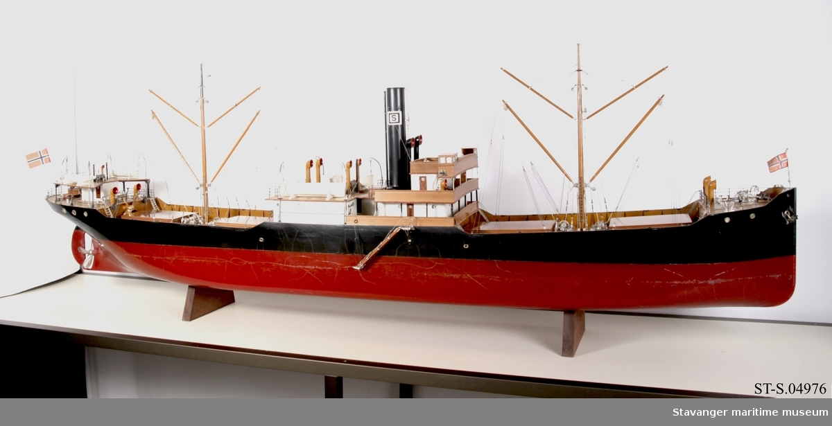 Modell av spesialskip bygget ved Stavanger Støberi & Dok. Verkstedmodell