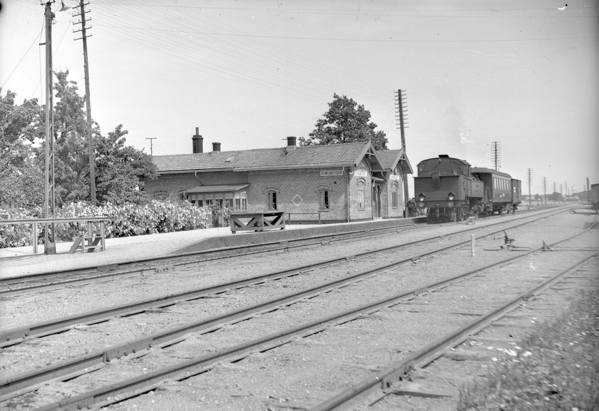 Landskrona & Hälsingborgs järnvägar, L&HJ lok 22 vid Asmundstorps station 1930.