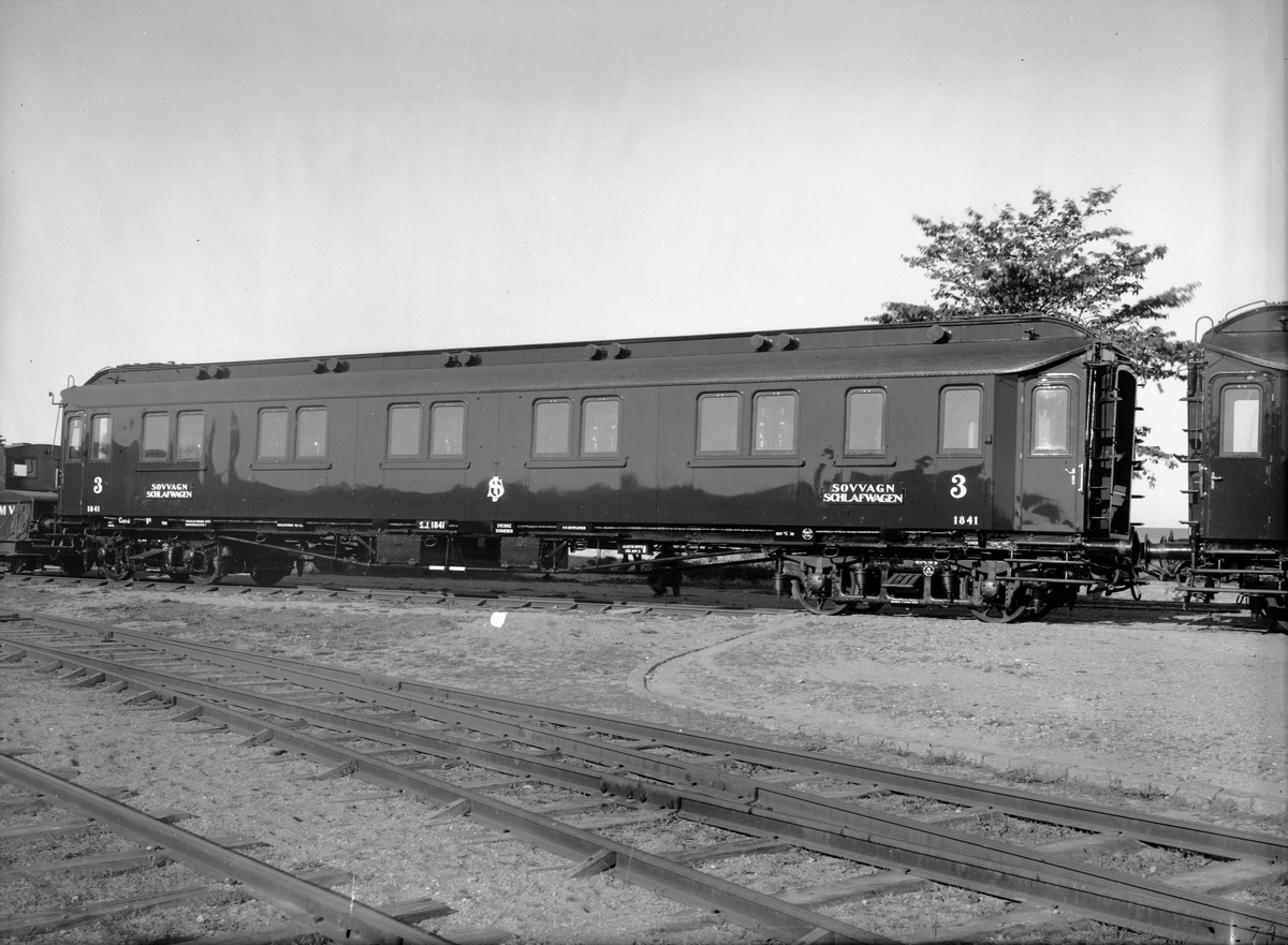 Statens Järnvägar, SJ Co15 1841. Vagnen byggdes om från 1 & 2-klass sovvagn SJ Ao2a till 3 klass sovvagn SJ Co15 av Kockums och levererades till / godkändes av SJ 14 oktober 1936.