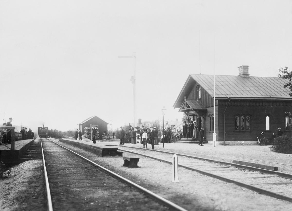 Hällbybrunn station.
