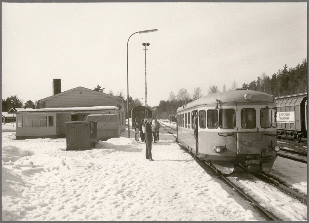 Statens Järnvägar, SJ Y7 1001 vid Grycksbo station.