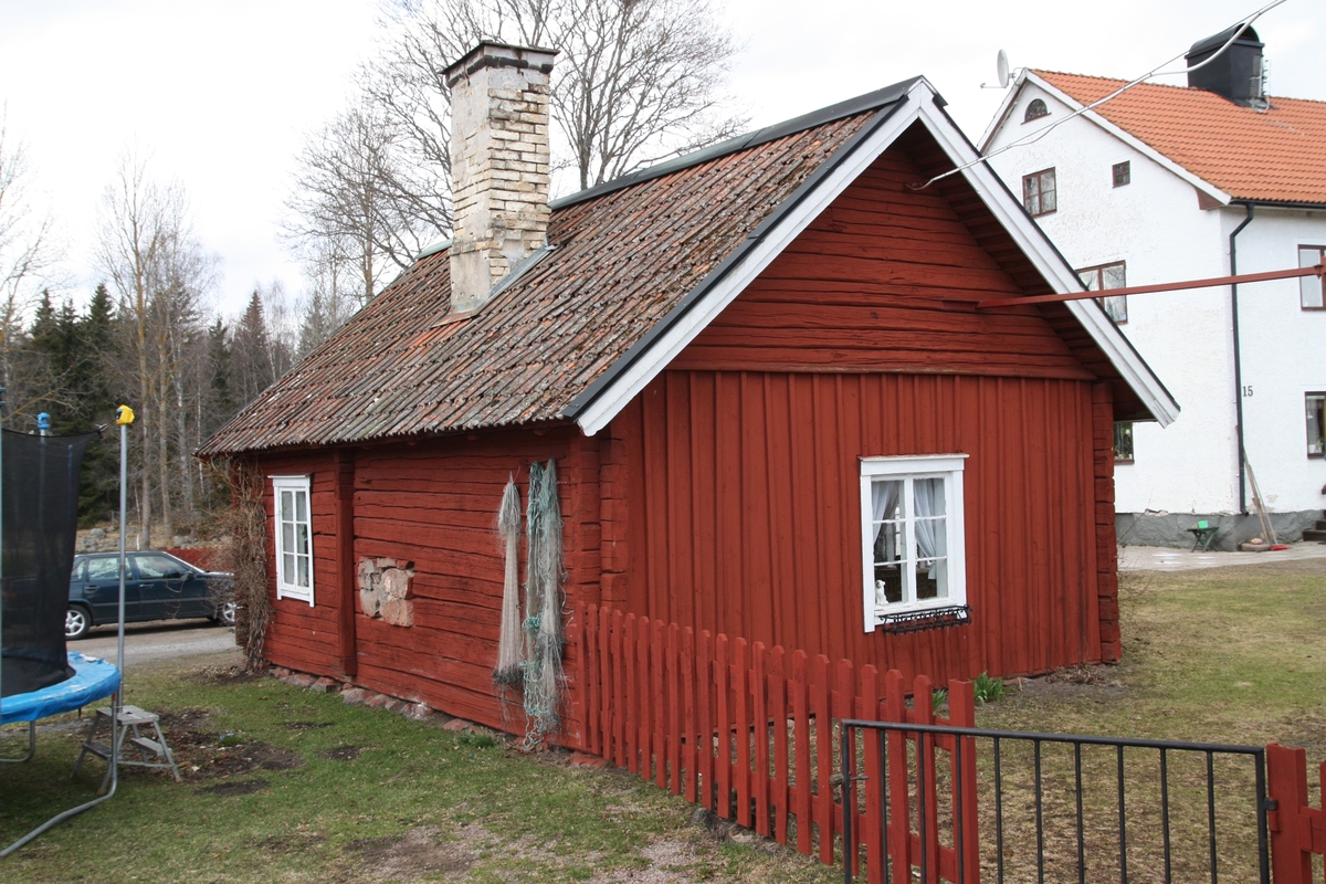 Restaurering av överloppsbyggnad, bagarstuga, innan, Karkebo, Films socken, Uppland 2011