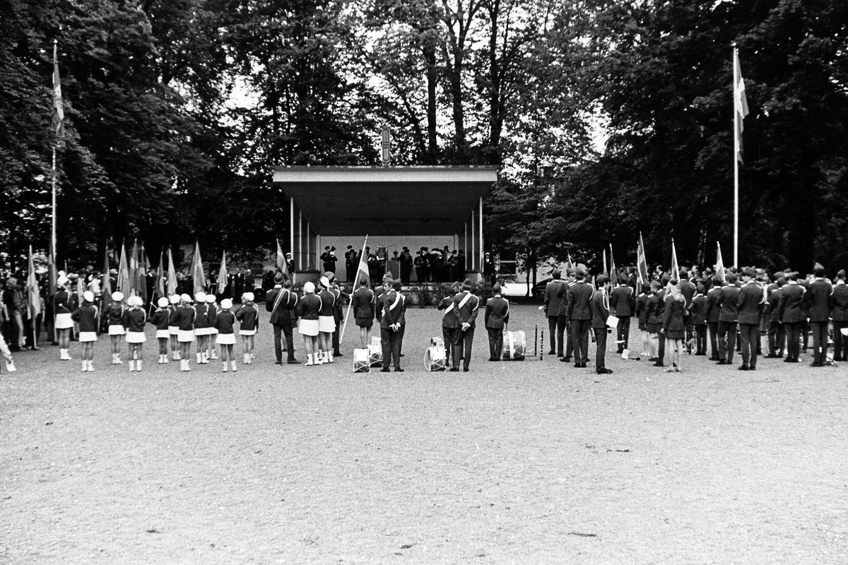 Svenska Flaggans Dag firas i Plantaget den sjätte juni 1968.