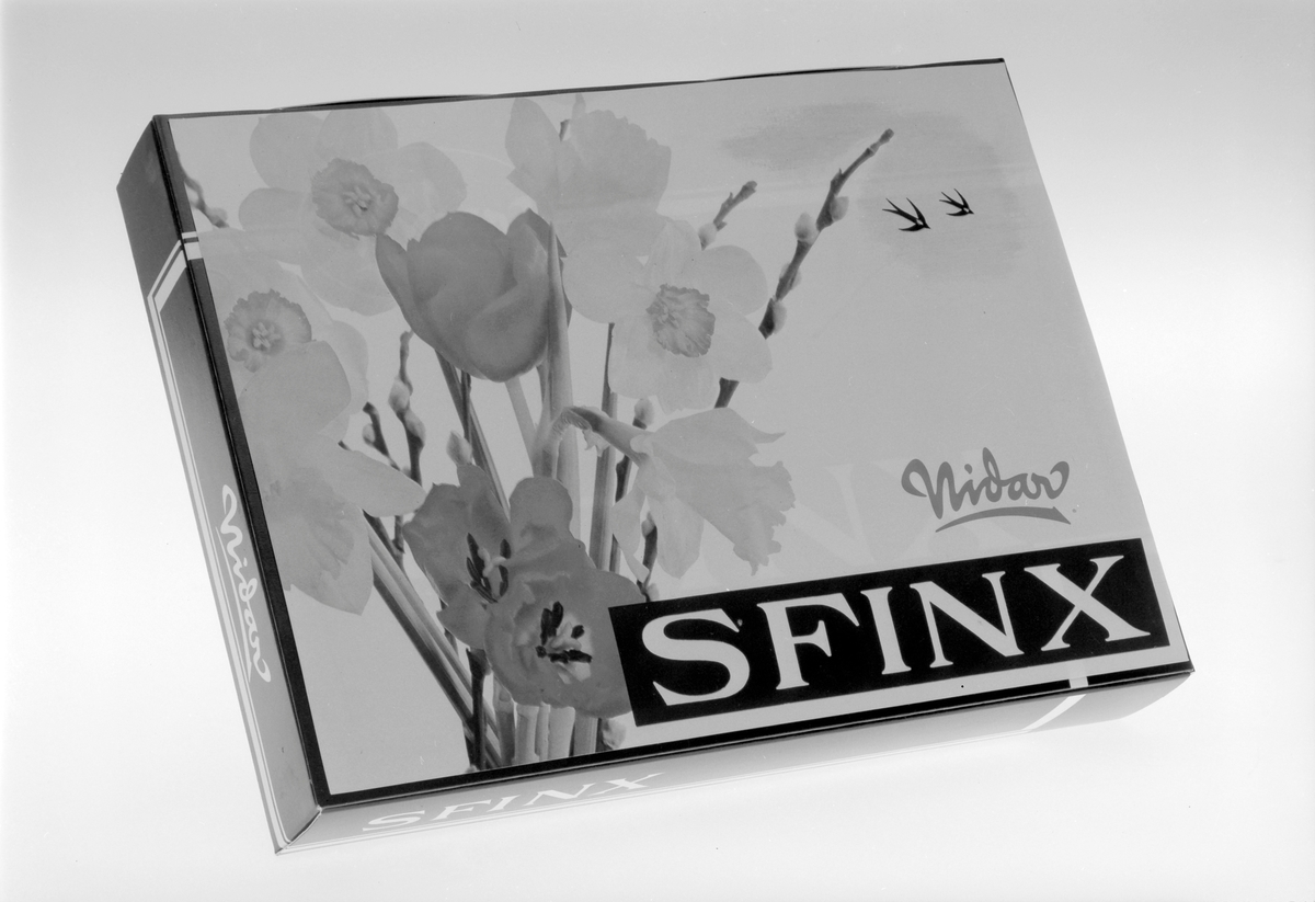 Forskjellige esker med Sfinx- og Gavekonfekt fra Nidar-Erbe A/S
