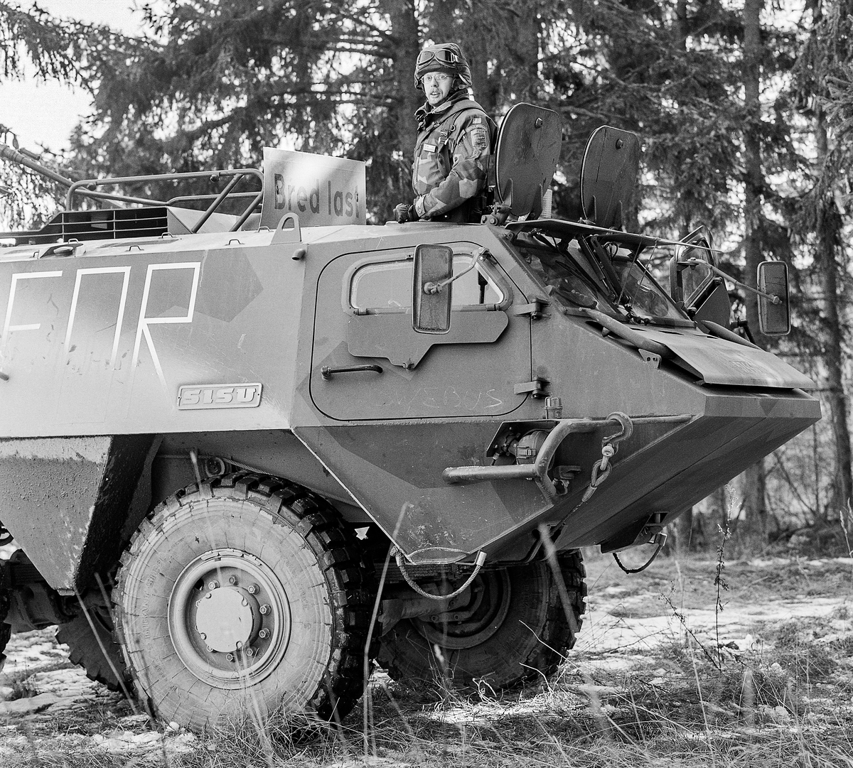 En finsk SISU med lt Ola Erlandsson i tornet.

Pansarbilen tillverkas senare av Patria i Finland.