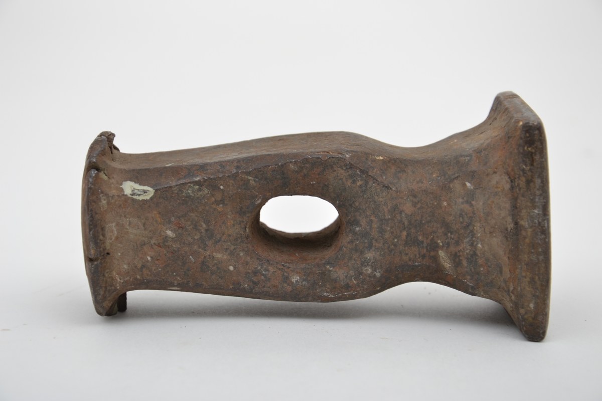 Setthammer, hammerformet smedverktøy i stål som i forbindelse med smiing settes på arbeidsstykket og slås på med en annen hammer.