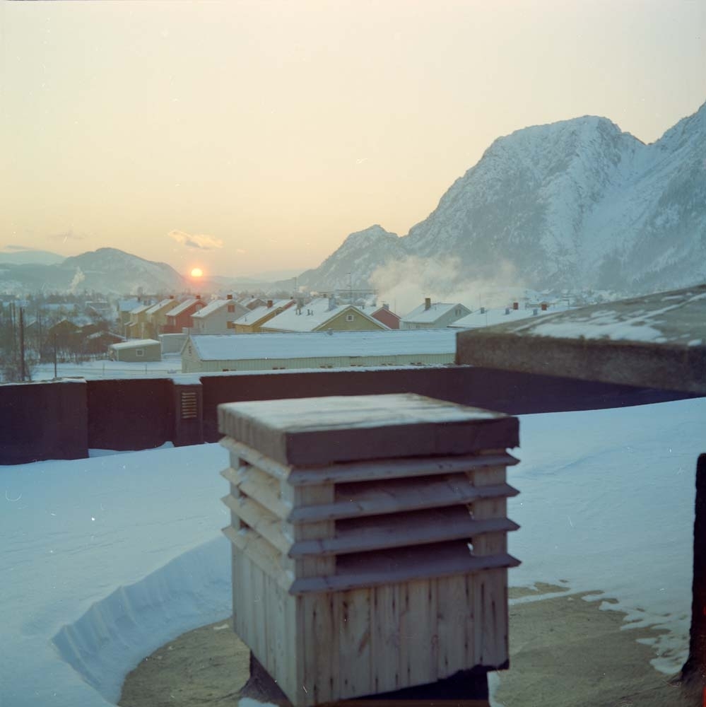 Utsikt fra taket på Aluminiumsverket i Mosjøen. Vinter.
