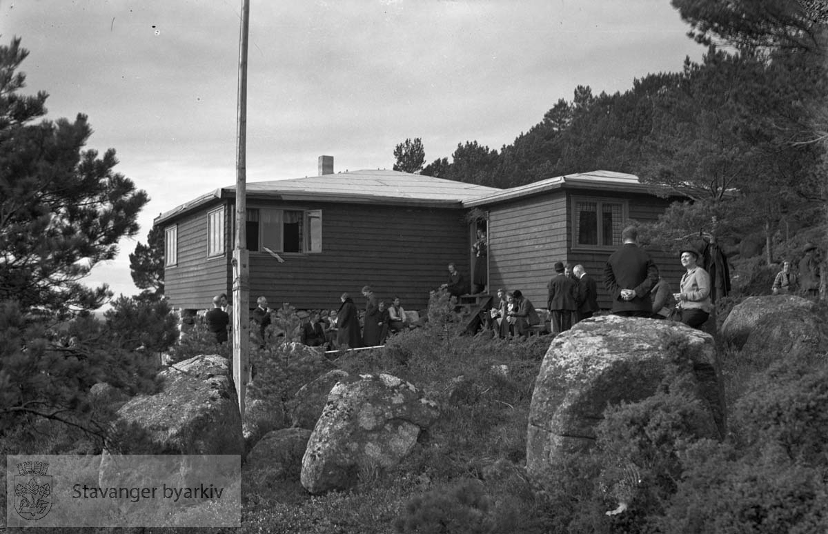 Fredsungdomslagets hytte, Fredatun som ble innviet 25. april 1937