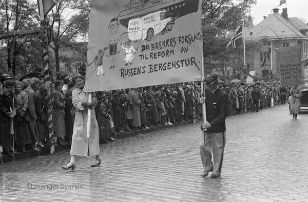 17. Mai: Russetog - Stavanger Byarkiv / DigitaltMuseum